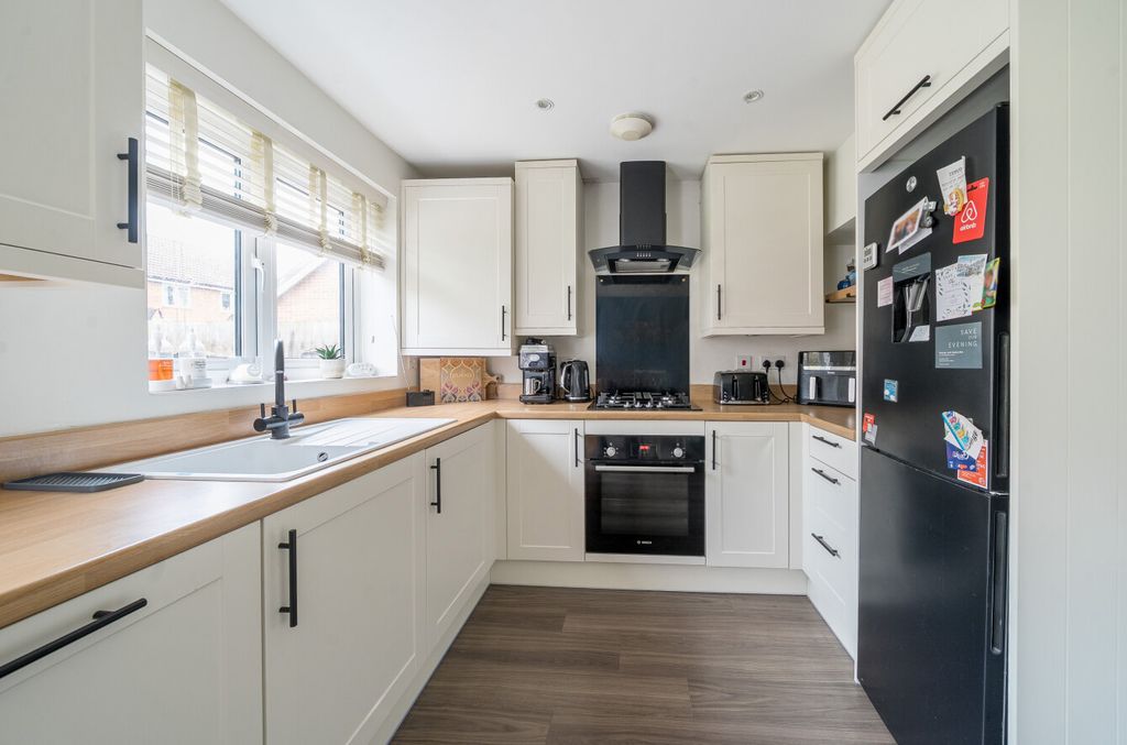 Property photo 3 of 9 1369619-23-68F20d...