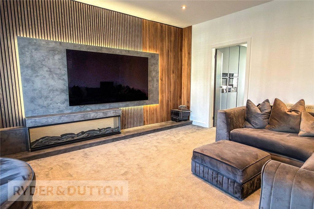 Property photo 3 of 22 Lounge