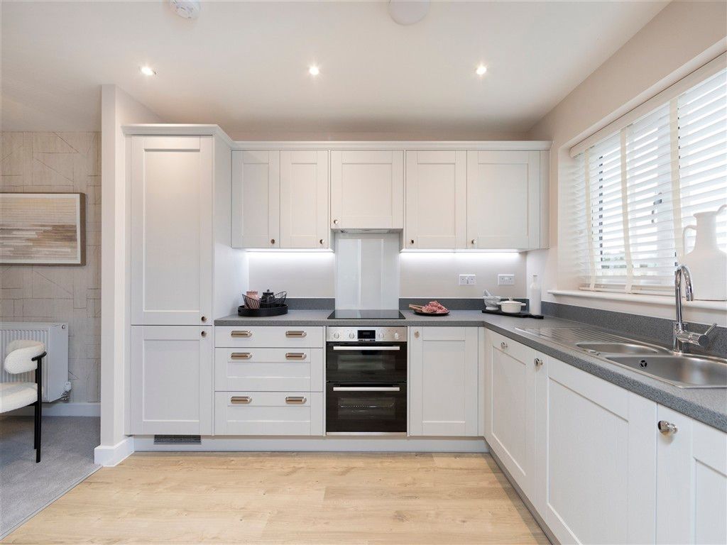 Property photo 3 of 9 Kitchen