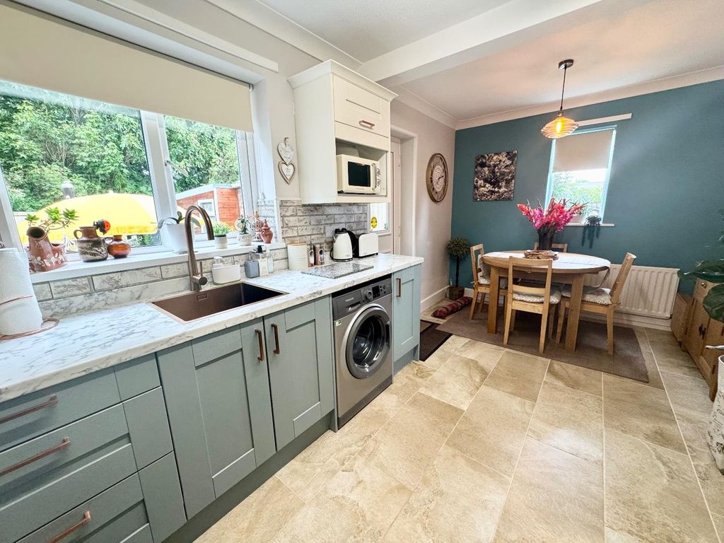 Property photo 3 of 18 Kitchen/Diner
