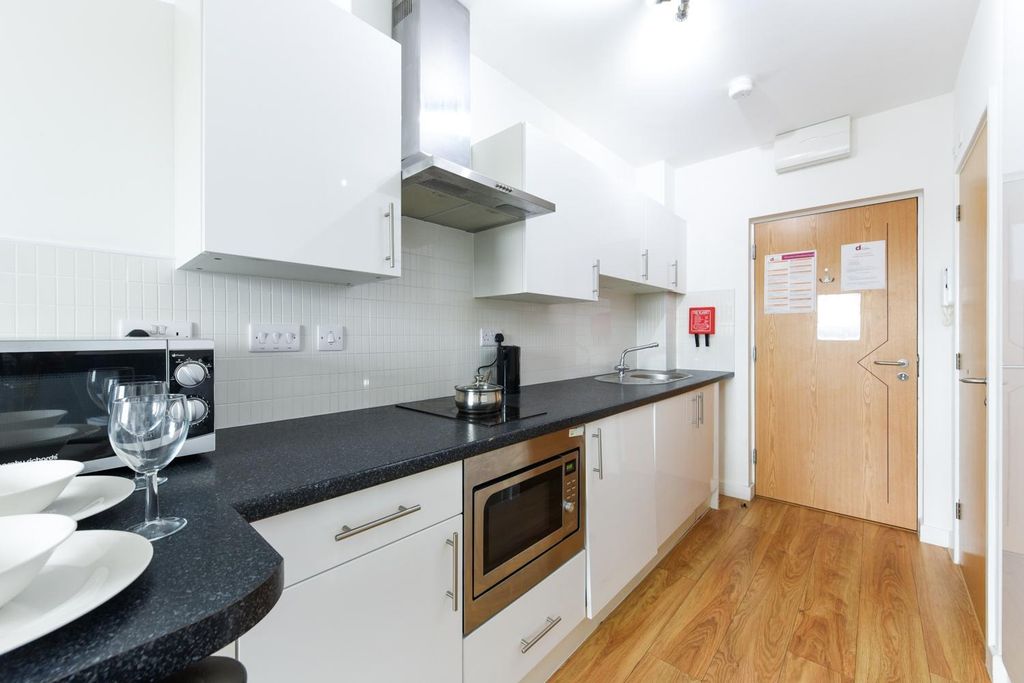 Property photo 3 of 31