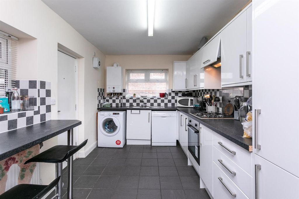 Property photo 3 of 18