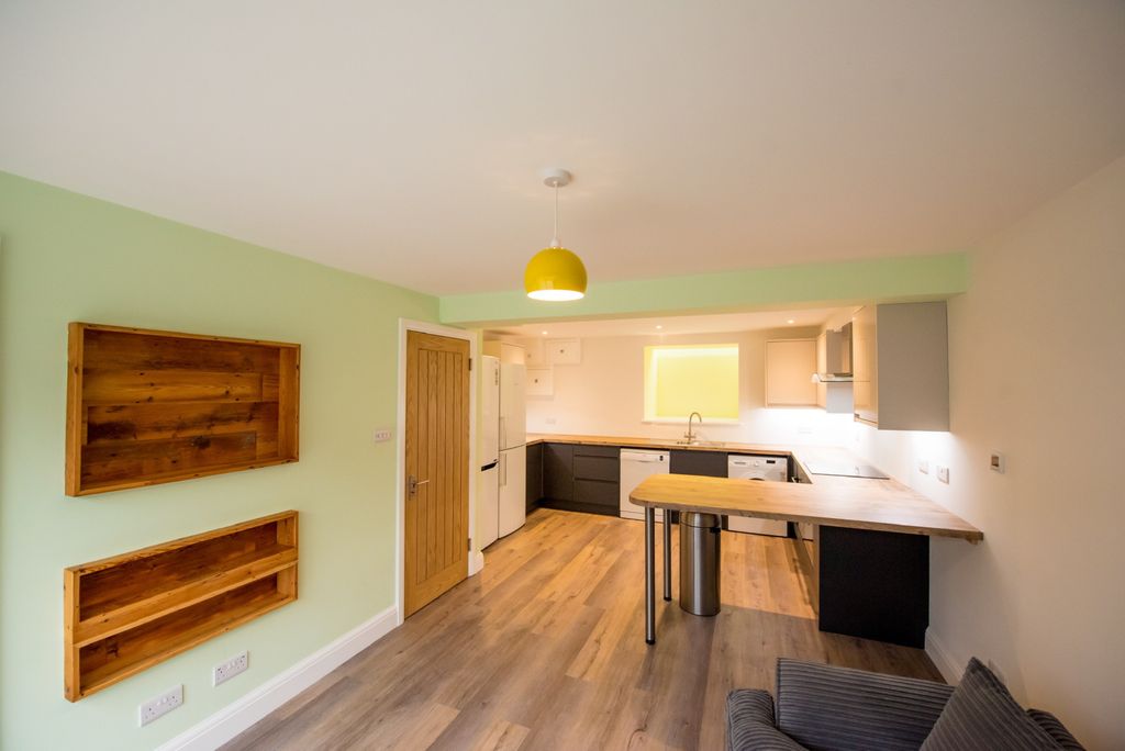 Property photo 3 of 21 Gallery