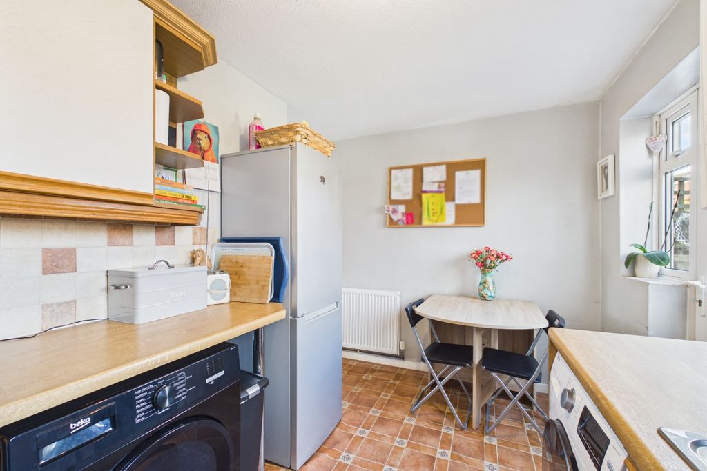 Property photo 3 of 18 Cam02279G0-Pr0079-Still011