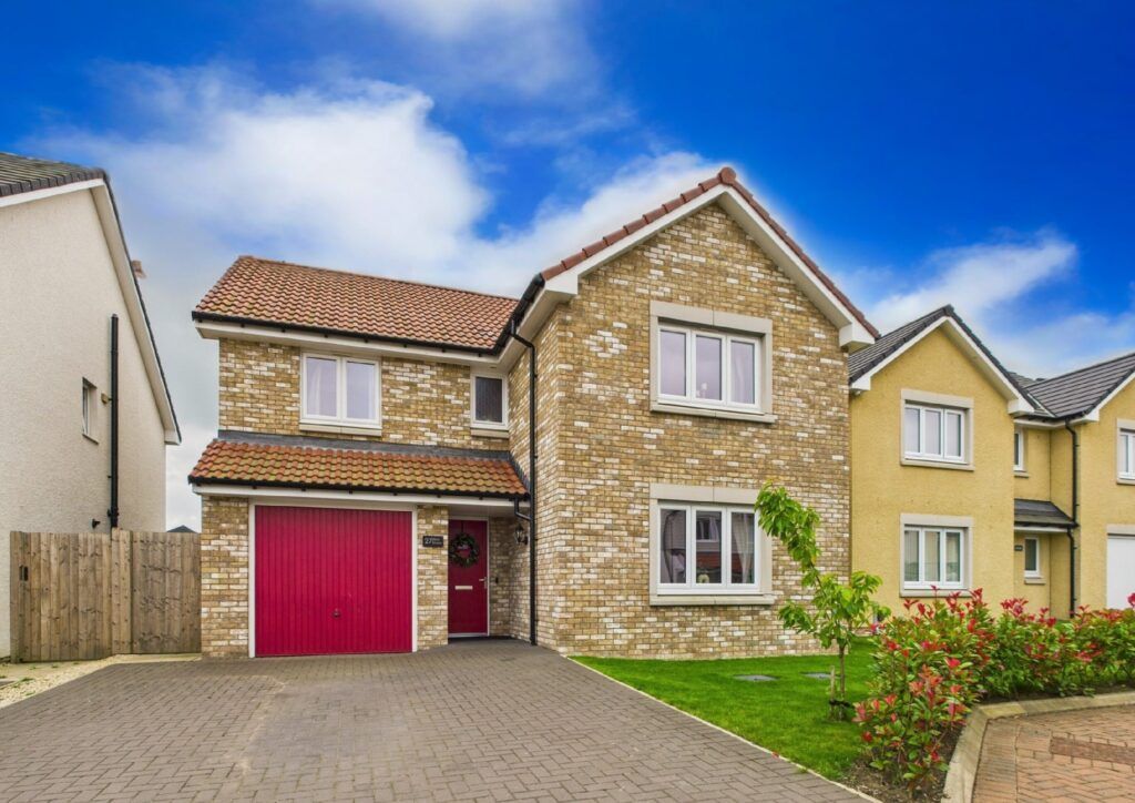 Property photo 1 of 32