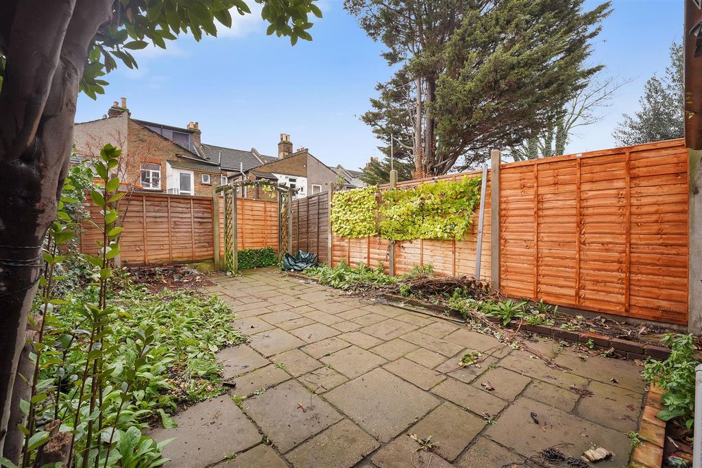 Property photo 3 of 25 Private Garden