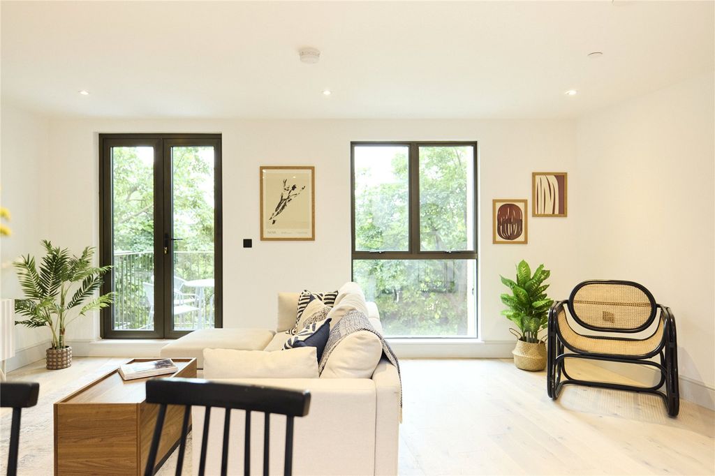 Property photo 2 of 35 Picture No. 01