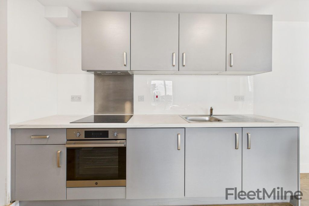 Property photo 3 of 11 Kitchen