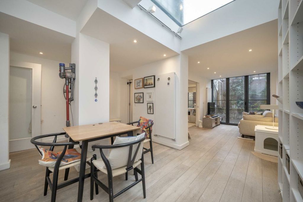 Property photo 2 of 7
