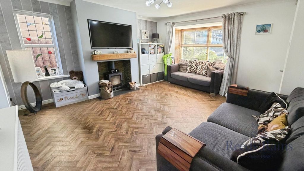 Property photo 2 of 15 Lounge