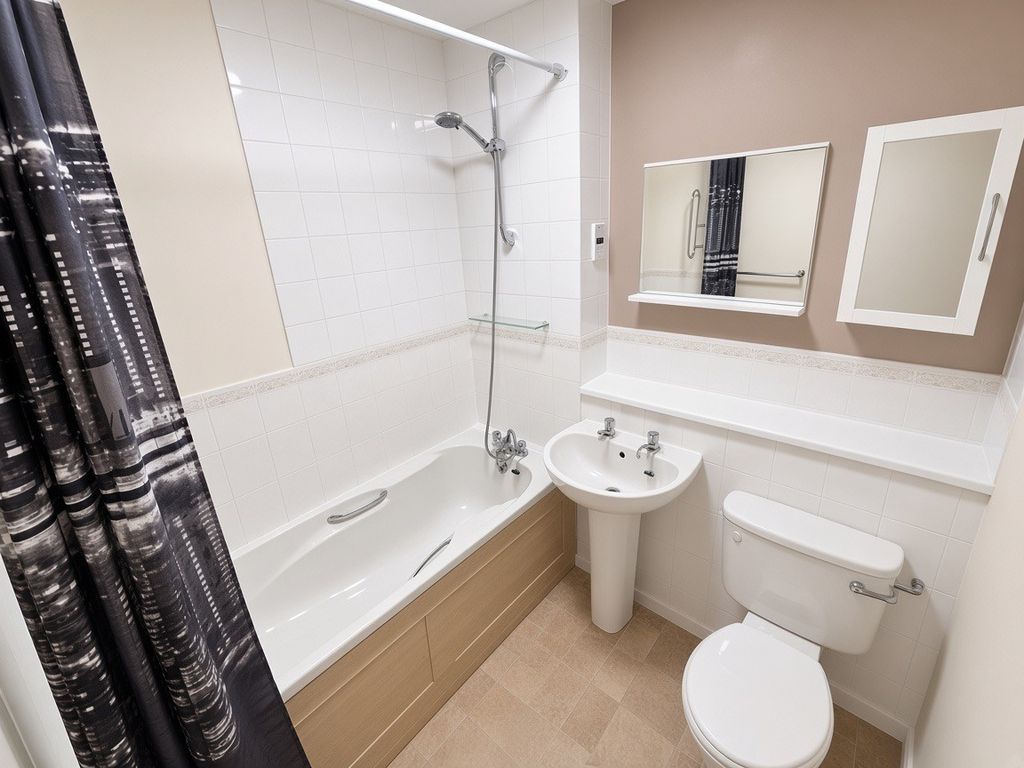 Property photo 1 of 6 Bathroom