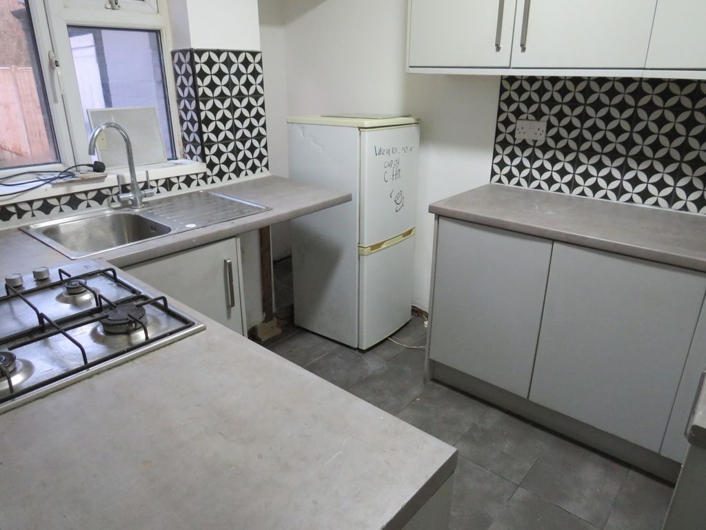 Property photo 2 of 6 Kitchen