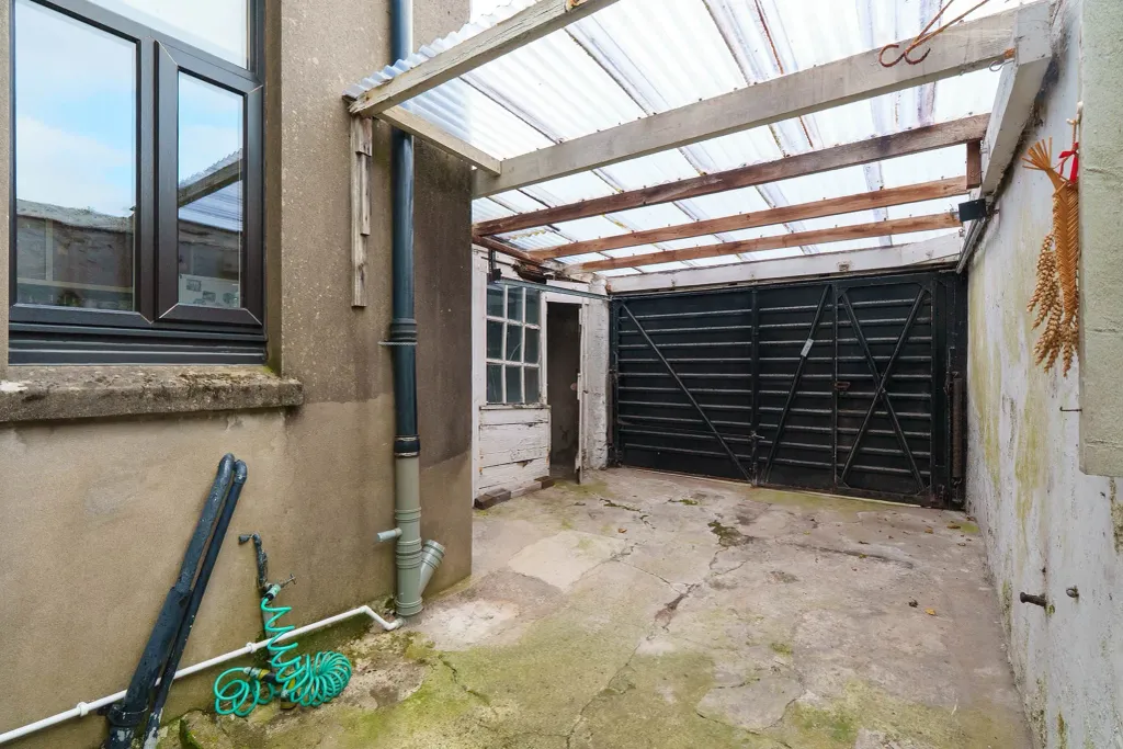 Property photo 2 of 23