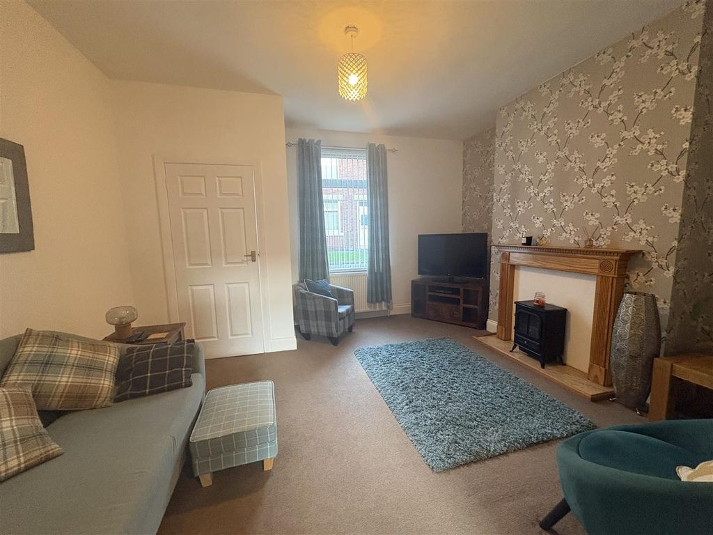 Property photo 3 of 12 Front Room.Jpeg