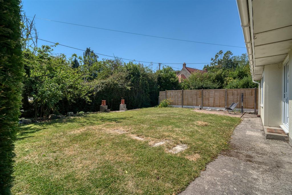 Property photo 2 of 10 Garden