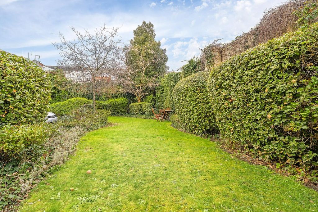 Property photo 2 of 11 Communal Garden.Jpg