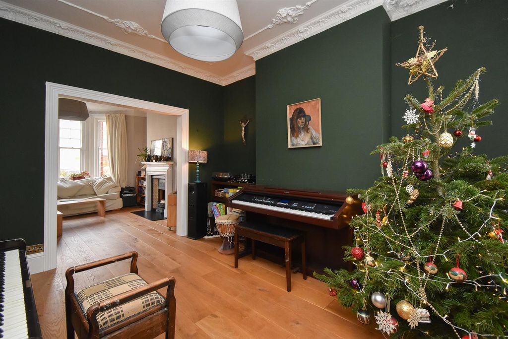 Property photo 2 of 25 Living Room