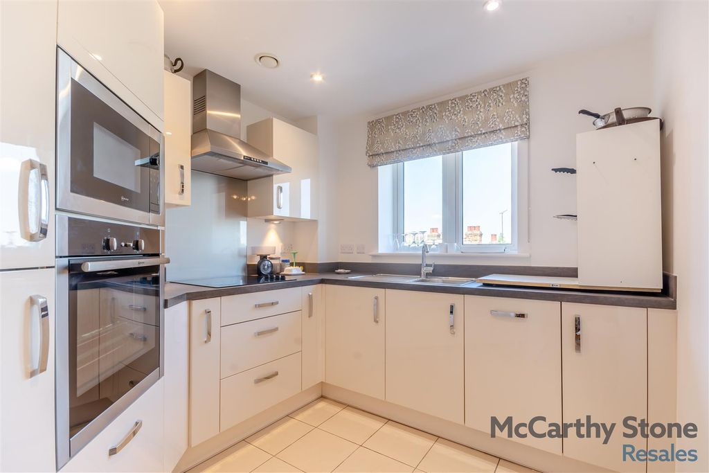 Property photo 2 of 14 8646297-Interior01.Jpg