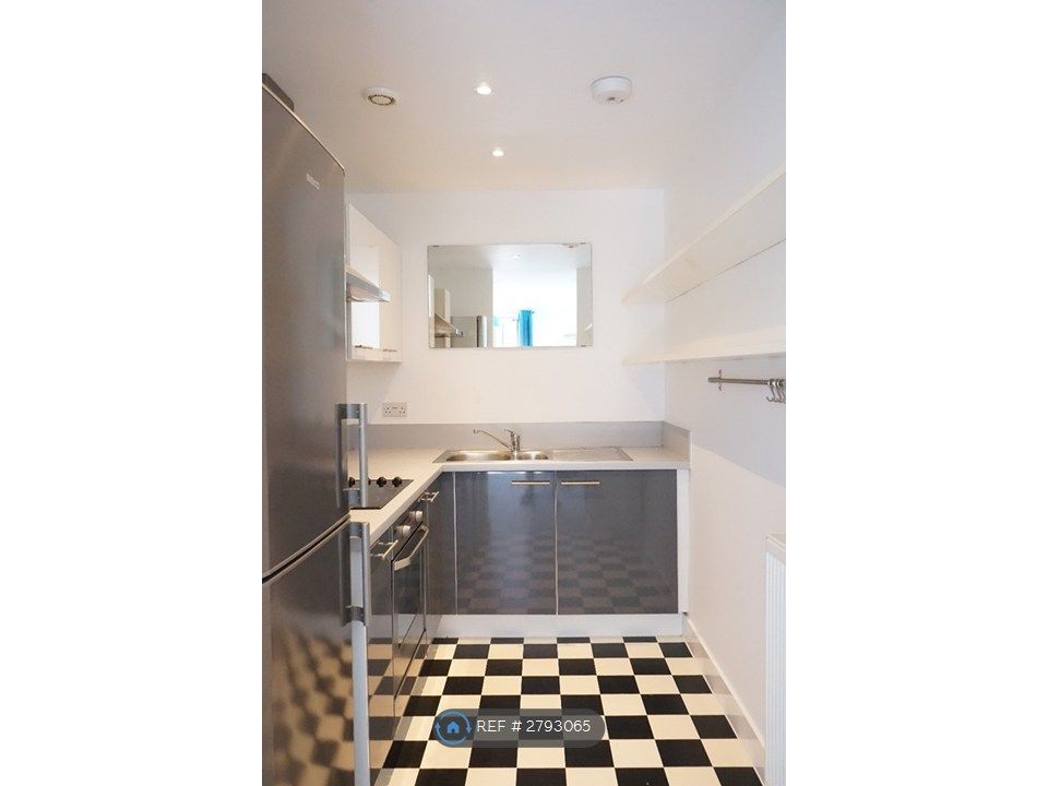 Property photo 3 of 9 Kitchen