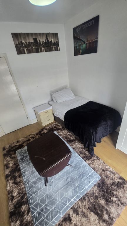 Property photo 1 of 2