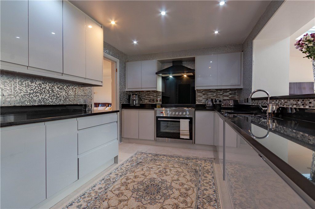 Property photo 2 of 19 Kitchen