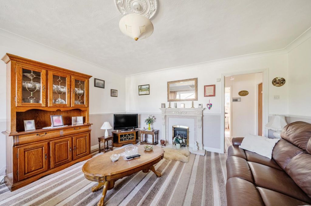 Property photo 3 of 19 1449334-4-69E77E4250974.Jpg