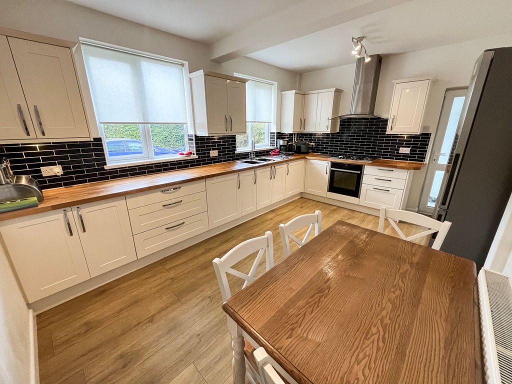 Property photo 3 of 22 Kitchen/Diner
