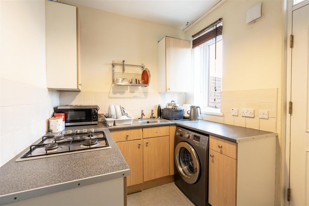 Property photo 3 of 7 Kitchen