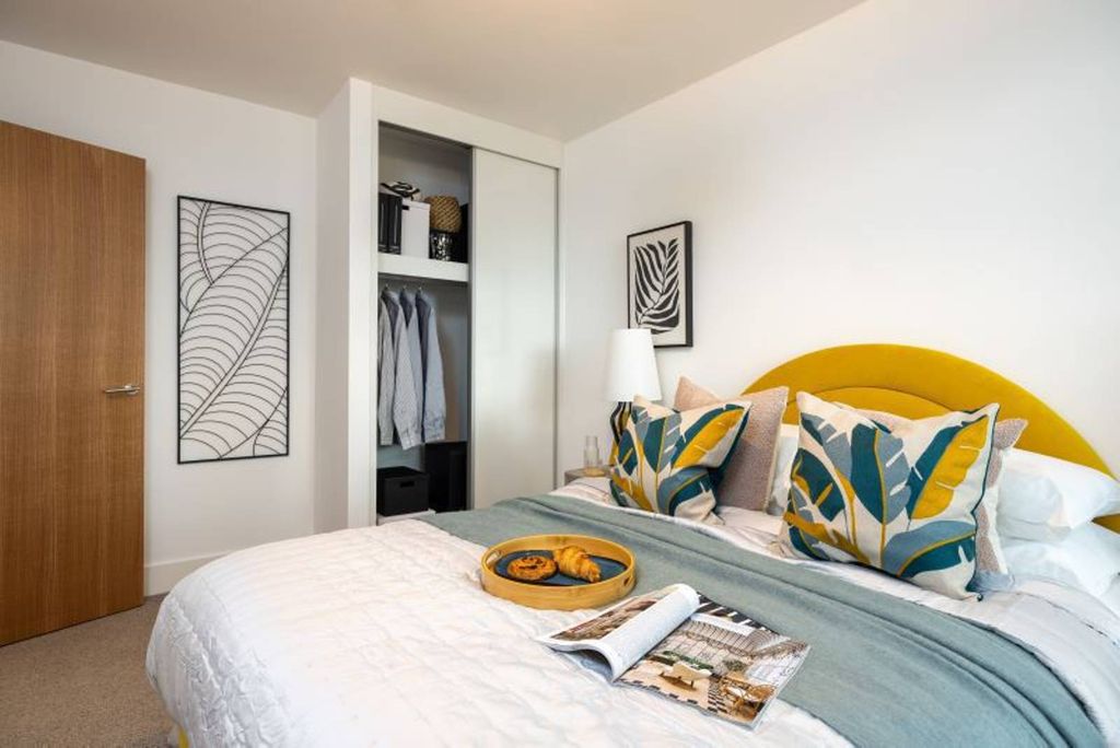 Property photo 1 of 17