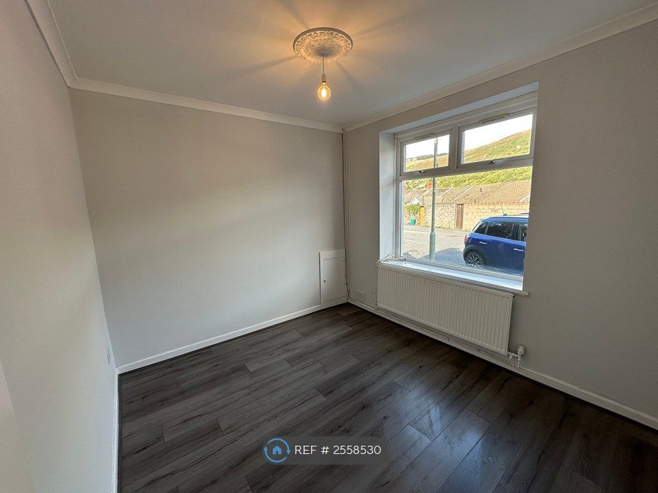 Property photo 3 of 35 Living Room