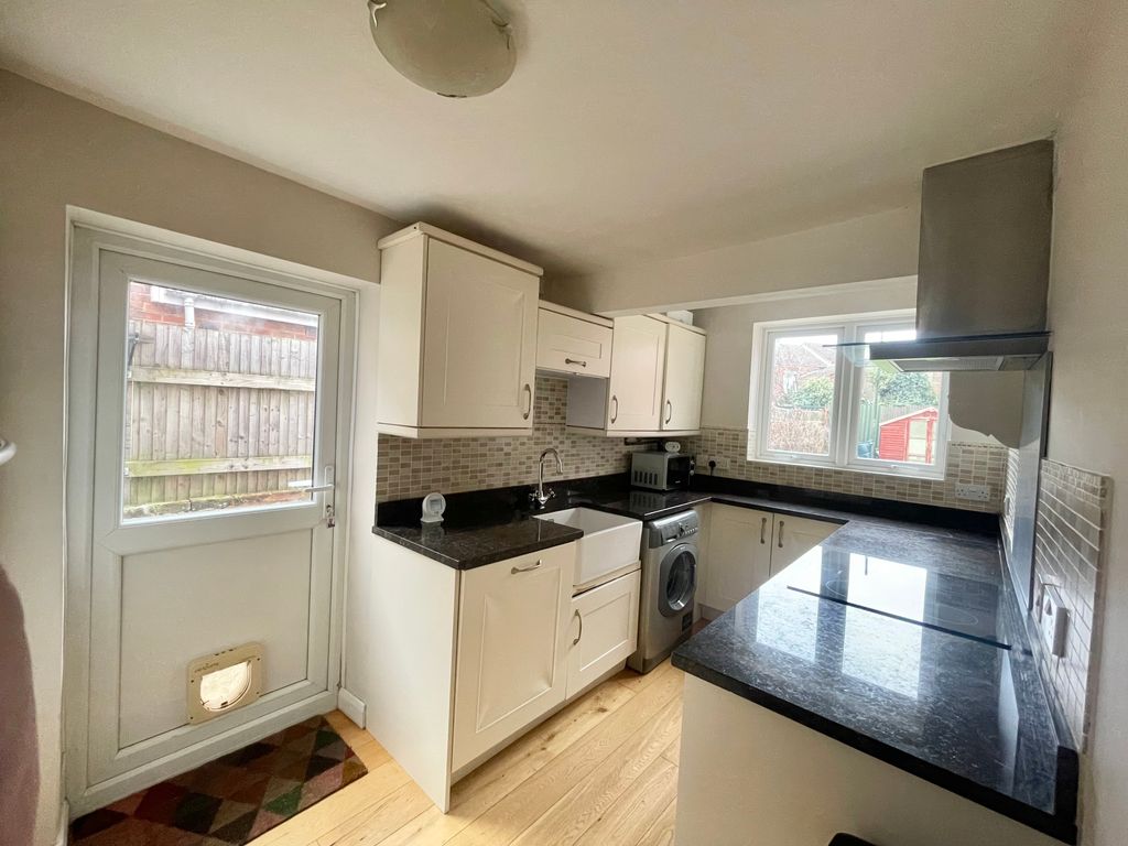 Property photo 3 of 8 Kitchen