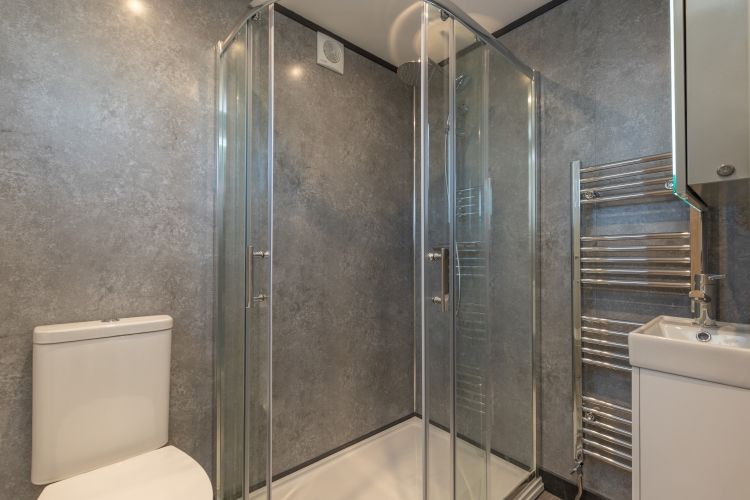 Property photo 3 of 5 En Suite 6