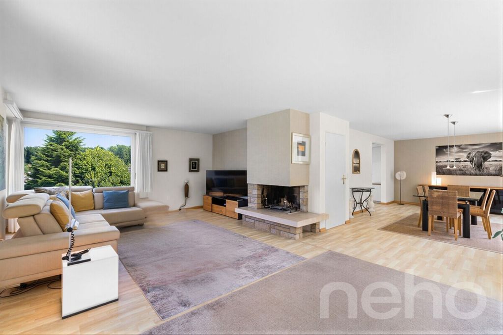 Property photo 3 of 12