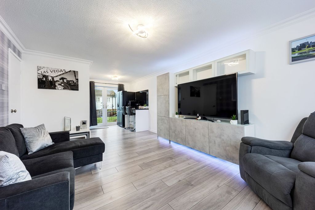 Property photo 2 of 24