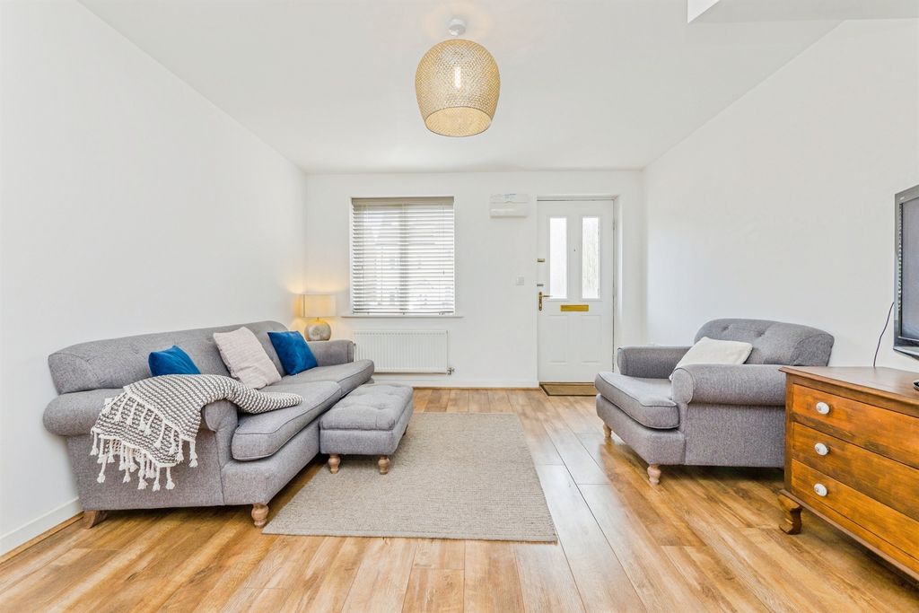 Property photo 2 of 23
