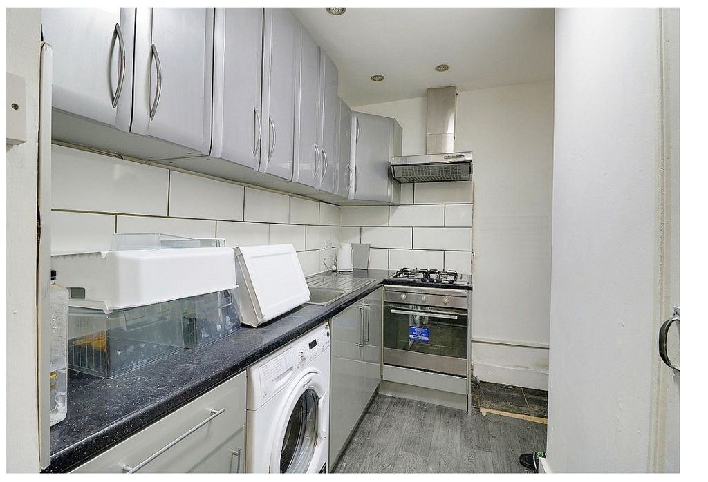 Property photo 1 of 9 One Bedroom Ground Floor Flat Close To Ilford Station- Â£1400 Pcm