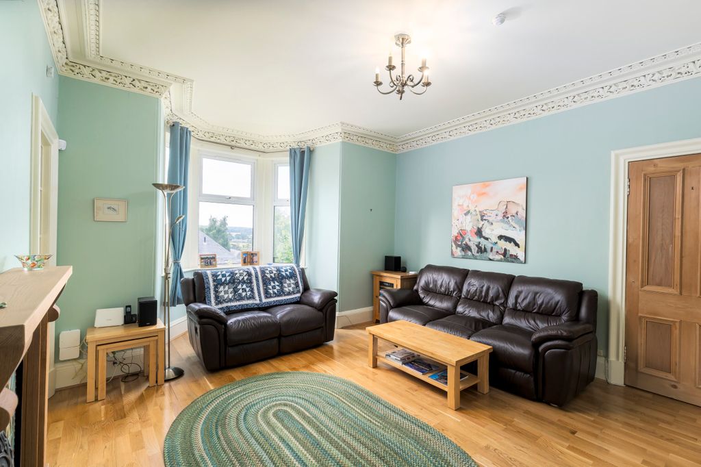 Property photo 2 of 33