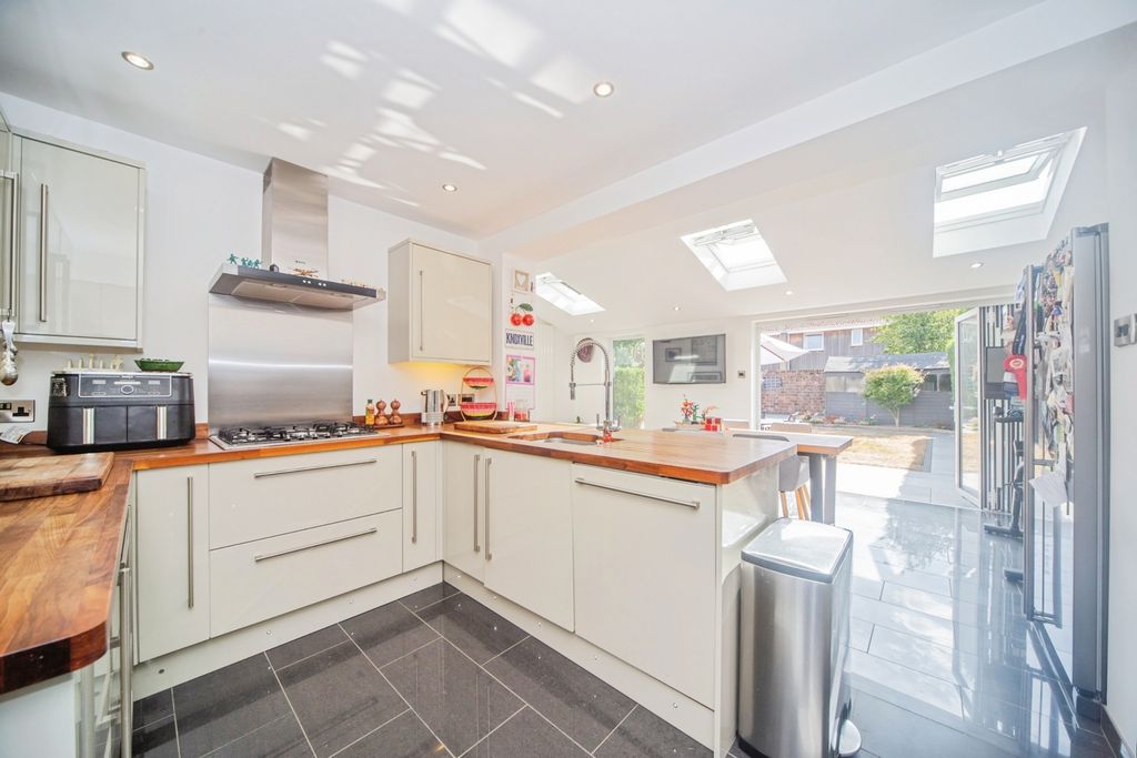 Property photo 2 of 14 Pbox-Img.Jpg