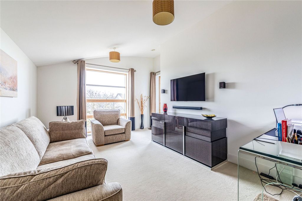 Property photo 2 of 18 Picture No. 07