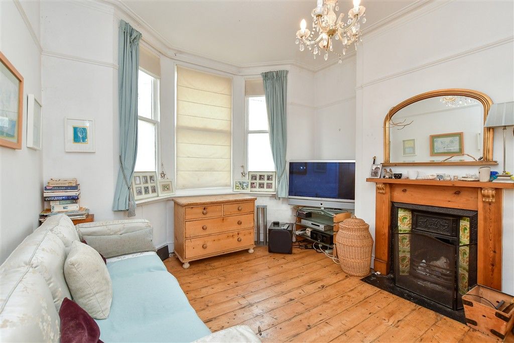 Property photo 2 of 14 Lounge