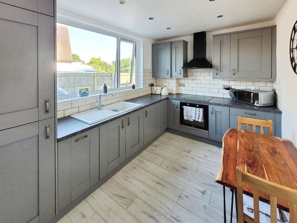 Property photo 2 of 10 Pbox-Kitchen-335577.Jpg