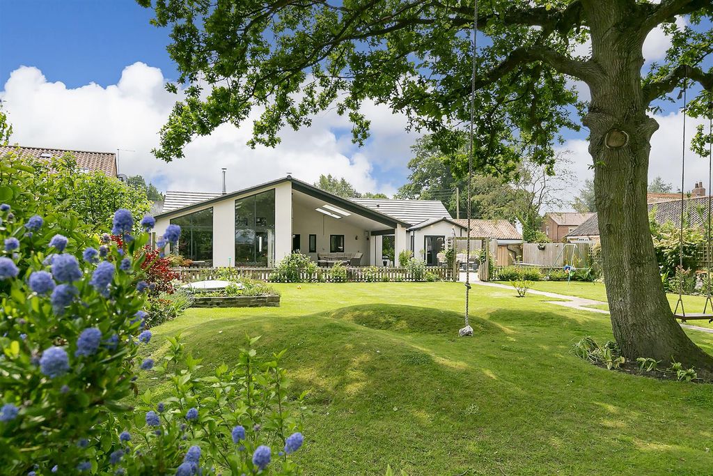 Property photo 1 of 17