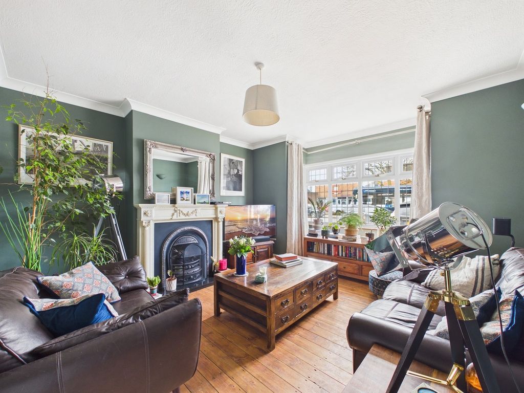 Property photo 2 of 27