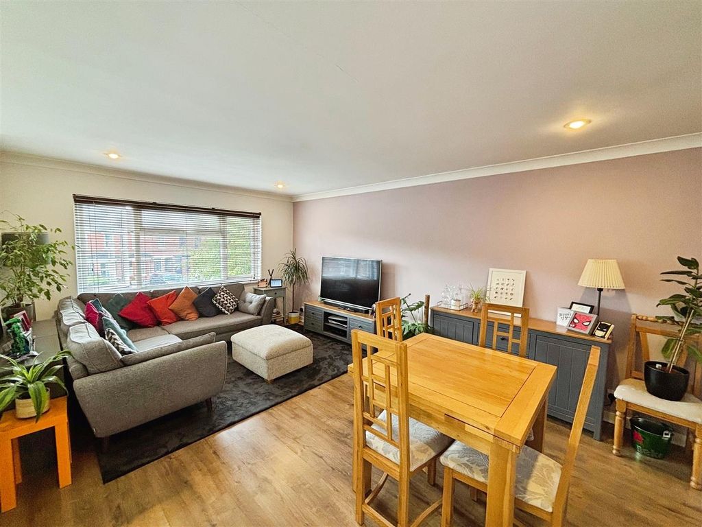 Property photo 3 of 15 2A66d498-Photo 208-26-25 2C 2014 2012 2038.Jpg