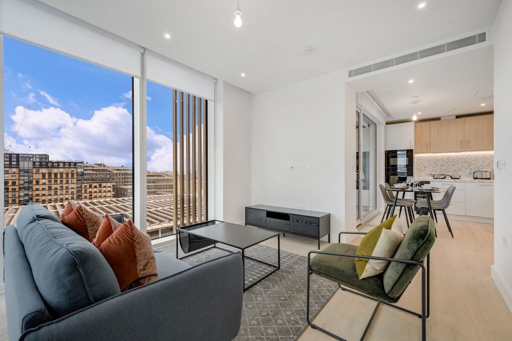 Property photo 3 of 11 11.03 Grand Centr...