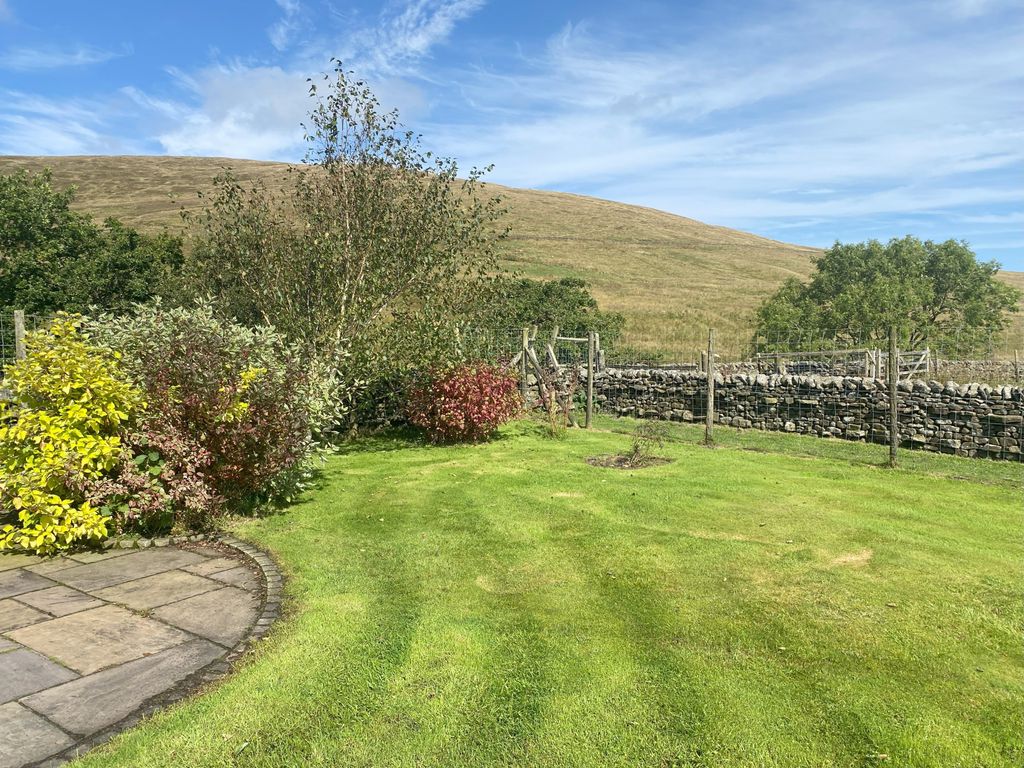 Property photo 2 of 23