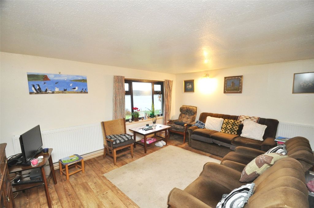 Property photo 3 of 14 Living Room (2)