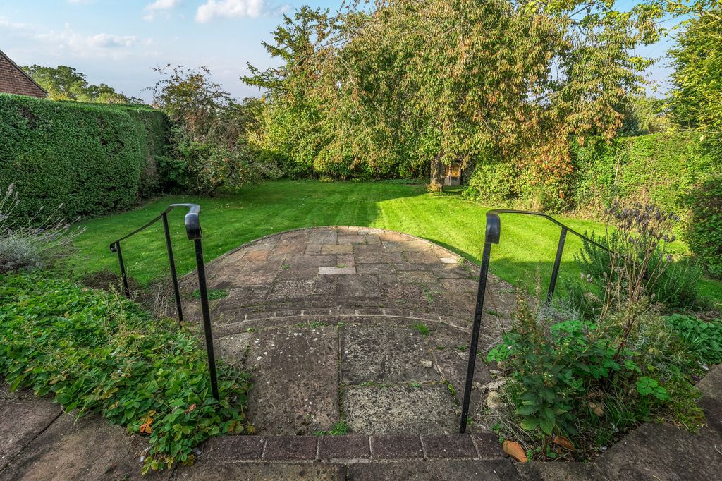 Property photo 2 of 20