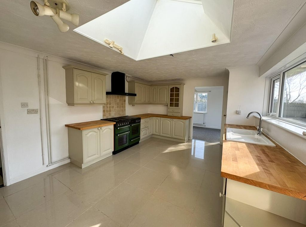 Property photo 3 of 13 Kitchen