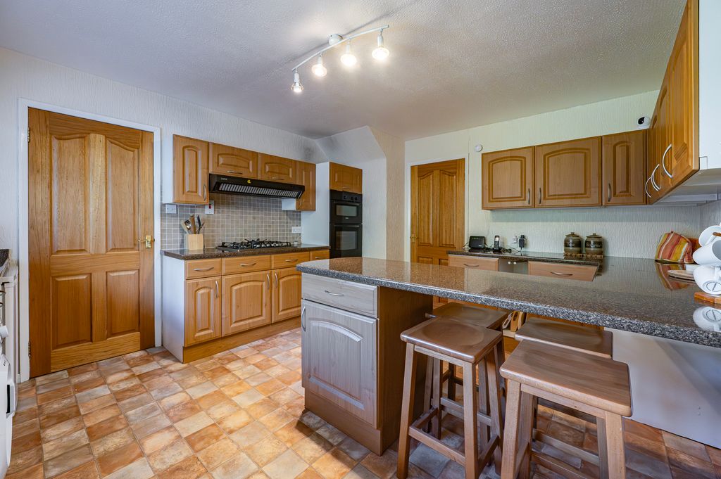 Property photo 3 of 35